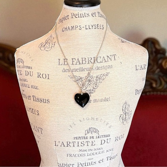 Chic Solid Glass Black Heart Pendant Necklace 20” chain - Picture 8 of 16